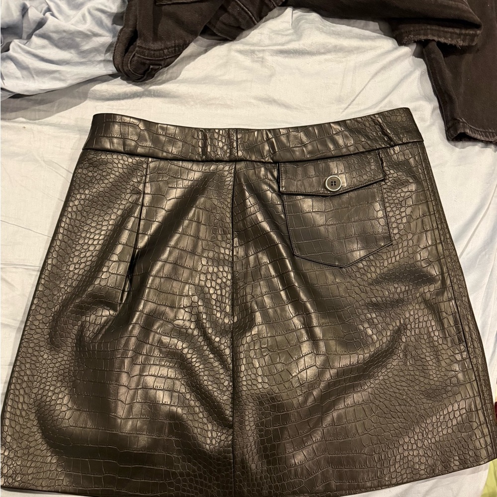 Elegant Black Croc-Embossed Skirt